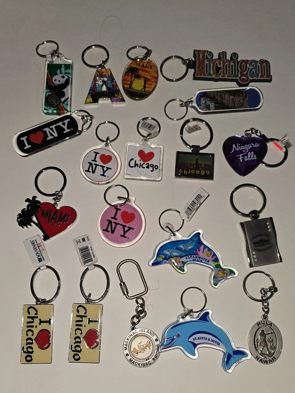 Lot of Assorted Souvenirs Keychains 19 New And Used NEW YORK Vegas CHICAGO MIXED